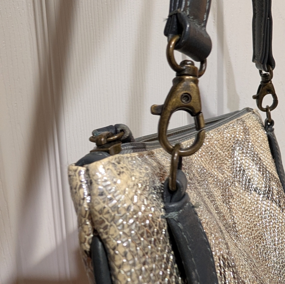 Bryna Nicole Metallic Snakeskin Embossed handbag Crossbody Clutch - Picture 8 of 14